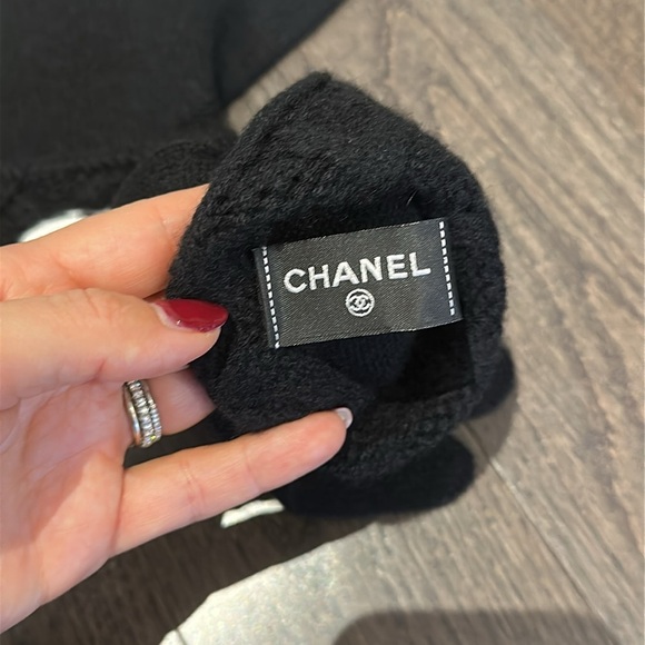 Chanel black cashmere gloves - Picture 3 of 4